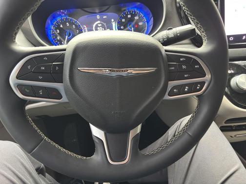 Ceramic Gray Clearcoat 2022 Chrysler Pacifica Touring L