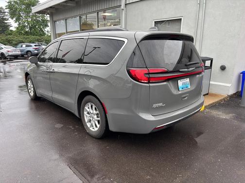 Ceramic Gray Clearcoat 2022 Chrysler Pacifica Touring L