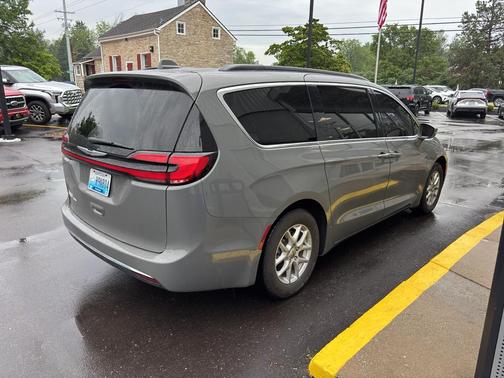 Ceramic Gray Clearcoat 2022 Chrysler Pacifica Touring L