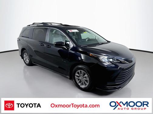 Midnight Black Metallic 2025 Toyota Sienna LE