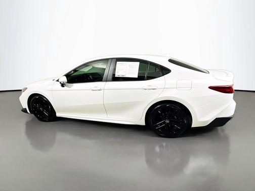 Ice Cap 2026 Toyota Camry SE
