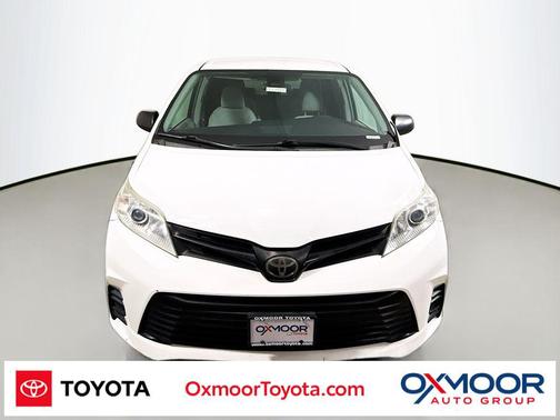 Super White 2018 Toyota Sienna SE