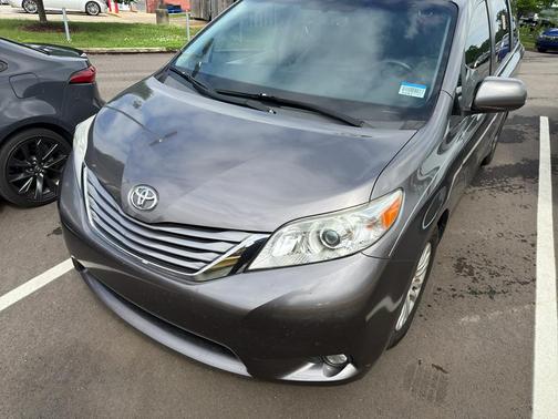 Predawn Gray Mica 2017 Toyota Sienna XLE