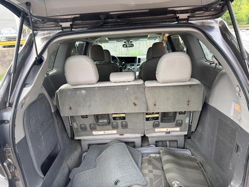 Predawn Gray Mica 2017 Toyota Sienna XLE