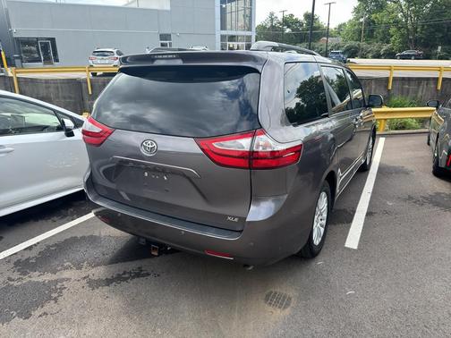 Predawn Gray Mica 2017 Toyota Sienna XLE