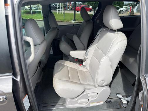 Predawn Gray Mica 2017 Toyota Sienna XLE