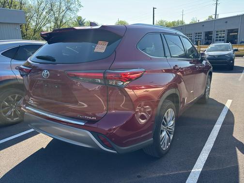 Ruby Flare Pearl 2022 Toyota Highlander Platinum