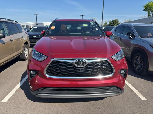 Ruby Flare Pearl 2022 Toyota Highlander Platinum