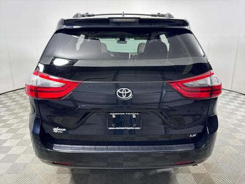 2020 Toyota Sienna LE