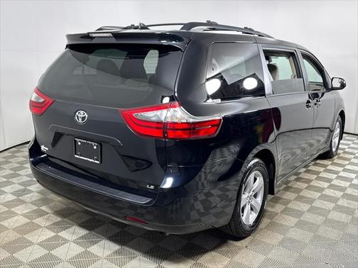 2020 Toyota Sienna LE