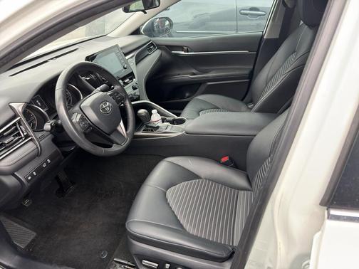 Ice Cap 2024 Toyota Camry SE