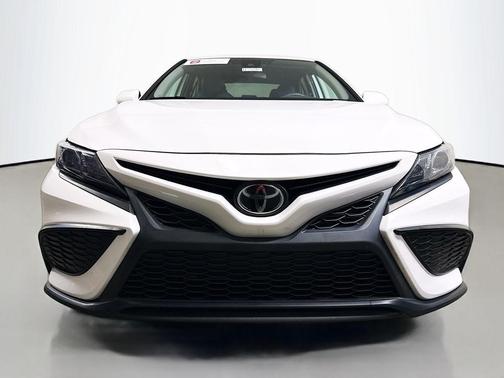 Ice Cap 2024 Toyota Camry SE