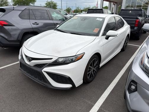 Ice Cap 2024 Toyota Camry SE