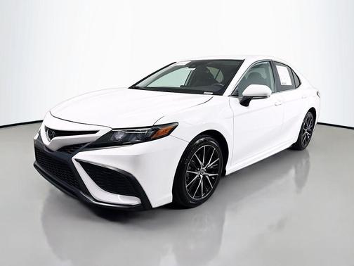 Ice Cap 2024 Toyota Camry SE