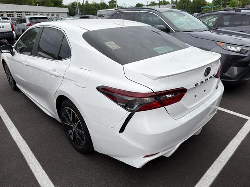 Ice Cap 2024 Toyota Camry SE