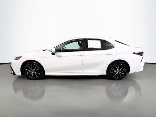 Ice Cap 2024 Toyota Camry SE
