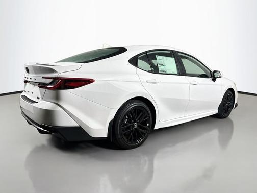 Ice Cap 2026 Toyota Camry SE
