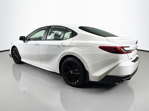 Ice Cap 2026 Toyota Camry SE