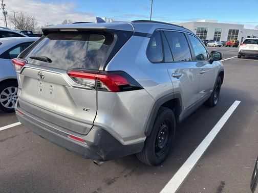 2020 Toyota RAV4 LE