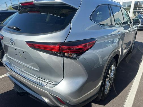 Celestial Silver Metallic 2023 Toyota Highlander Platinum