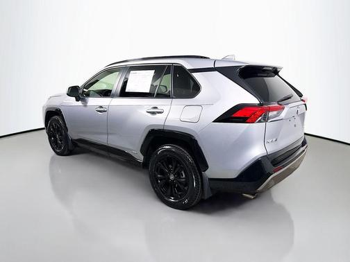 2022 Toyota RAV4 Hybrid SE