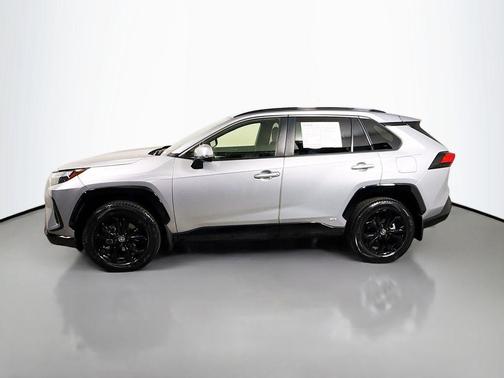 2022 Toyota RAV4 Hybrid SE