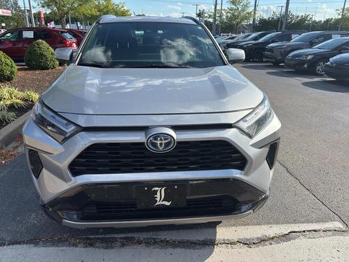 2022 Toyota RAV4 Hybrid SE