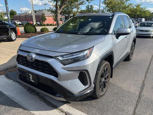 2022 Toyota RAV4 Hybrid SE