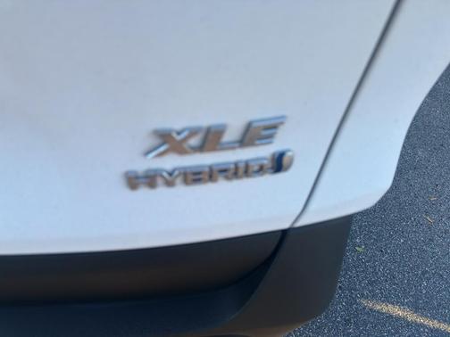 2023 Toyota RAV4 Hybrid XLE