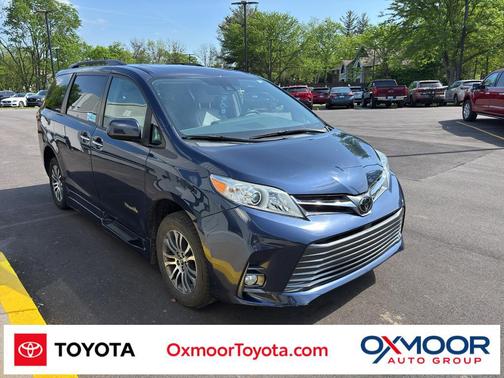 Parisian Night Pearl 2018 Toyota Sienna XLE