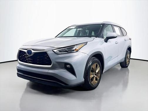 2022 Toyota Highlander Hybrid XLE
