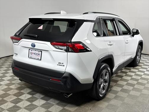 2022 Toyota RAV4 Hybrid XLE