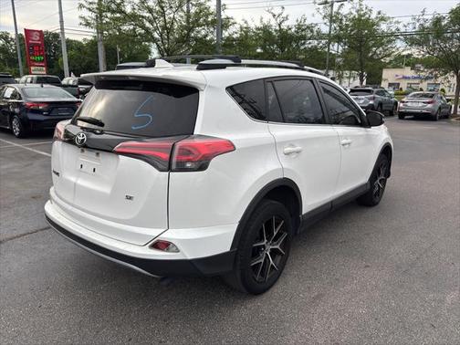 2018 Toyota RAV4 SE