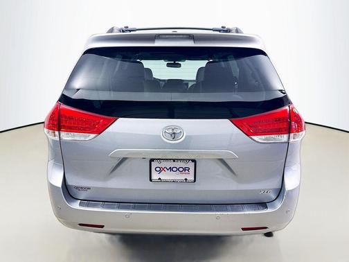 2012 Toyota Sienna XLE
