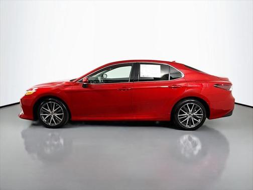 2024 Toyota Camry Hybrid XLE