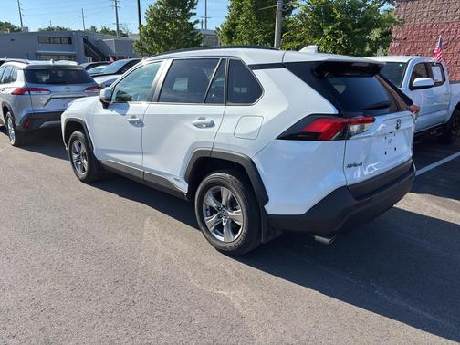 Ice Cap 2024 Toyota RAV4 Hybrid XLE