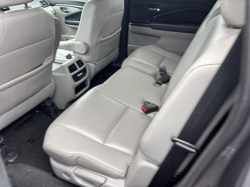 Modern Steel Metallic 2020 Honda Pilot 2WD EX-L