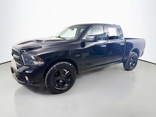 Diamond Black Crystal Pearl 2019 RAM 1500 Express