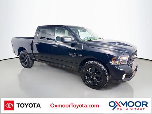 Diamond Black Crystal Pearl 2019 RAM 1500 Express
