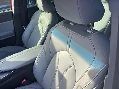 2021 Toyota Avalon Hybrid XLE