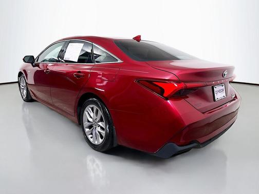 2021 Toyota Avalon Hybrid XLE