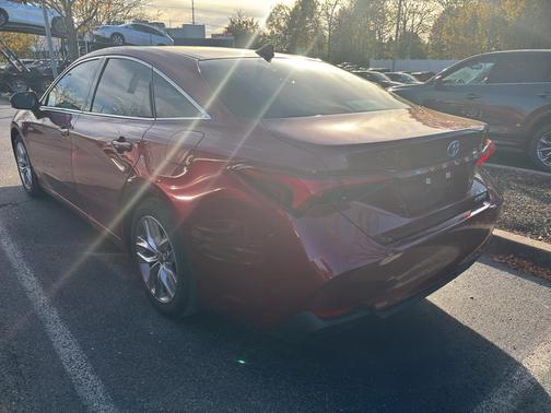 2021 Toyota Avalon Hybrid XLE