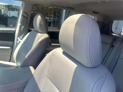 Black 2011 Toyota Highlander SE