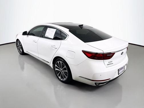 2019 Kia Cadenza Technology