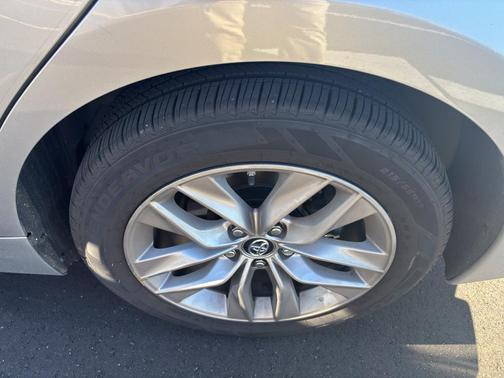 2019 Toyota Avalon XLE