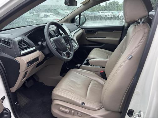 White Diamond Pearl 2018 Honda Odyssey EX