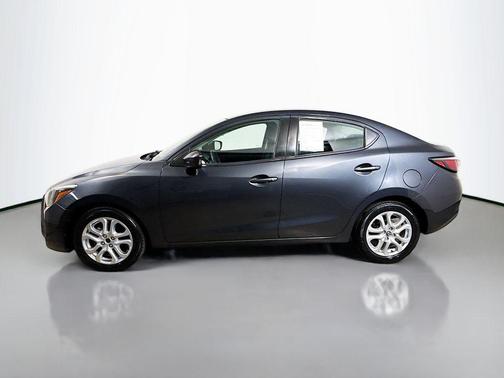 Graphite 2017 Toyota Yaris iA Base