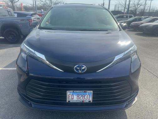 2025 Toyota Sienna XLE