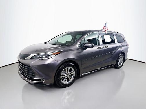 2023 Toyota Sienna Platinum