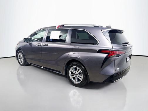 2023 Toyota Sienna Platinum